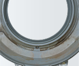 Bụi bẩn ở mặt sau của nắp phía trước bể ngoài