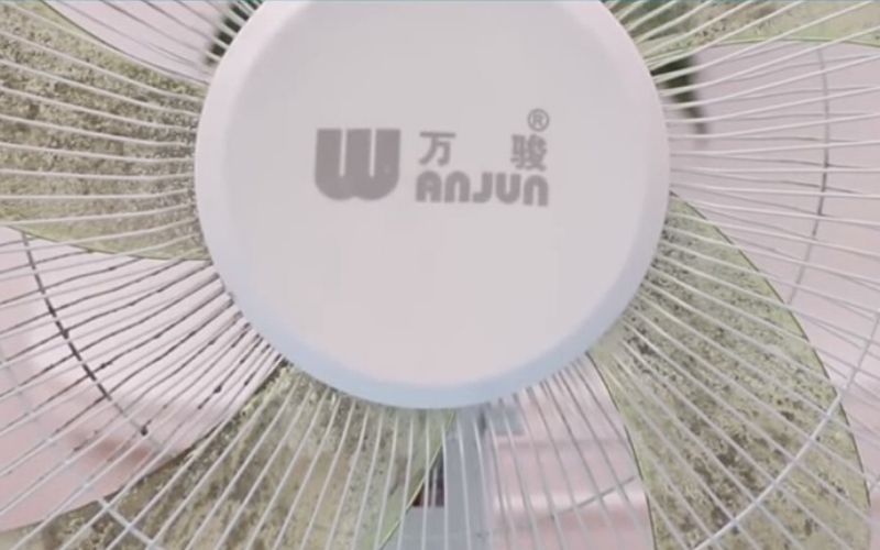 Cách làm sạch cánh quạt không cần tháo khung, không cần rửa 1 14 1635389320 5588103215 cach lam sach canh quat khong can thao khung khong can rua 201911041045330004 1