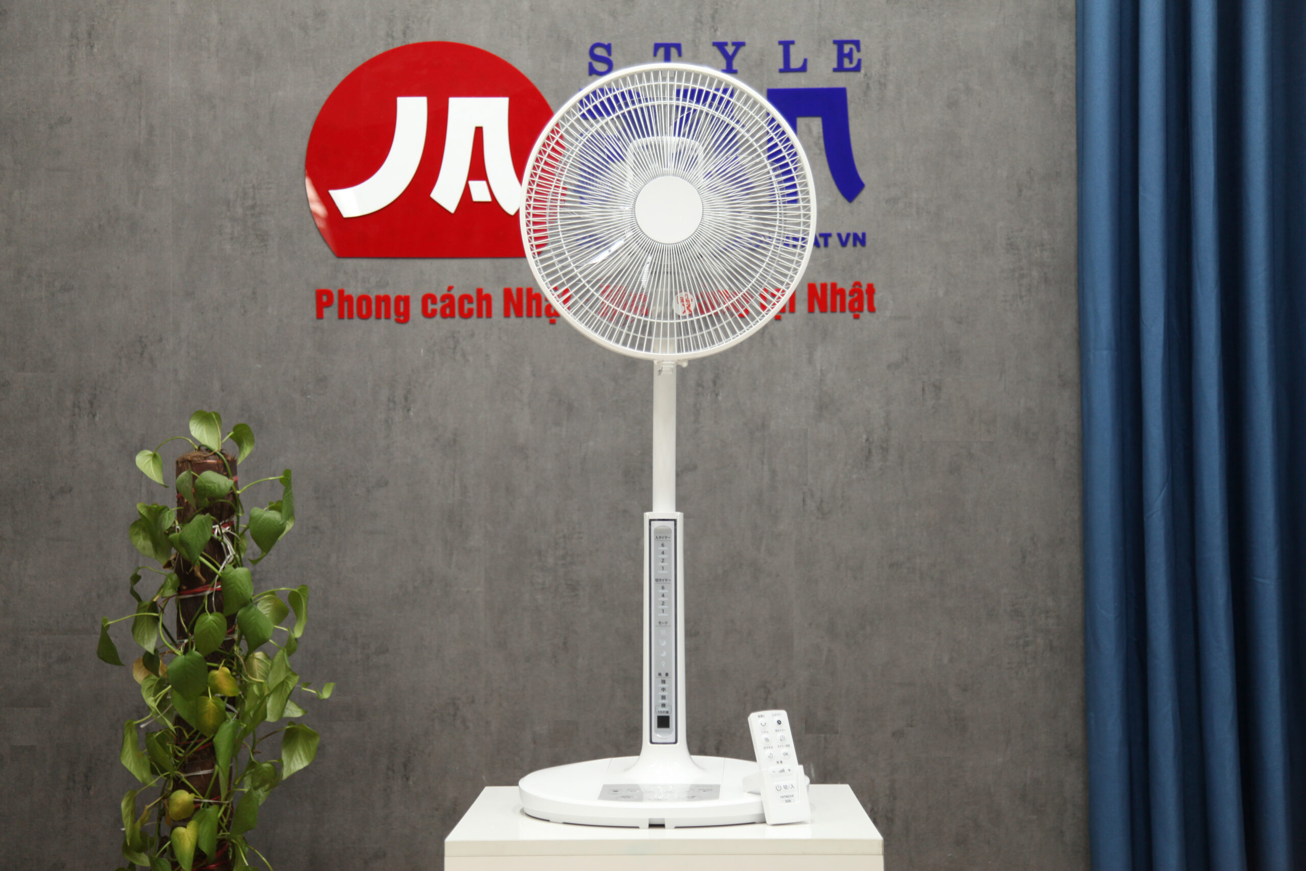 Quat dien Hitachi HEF AL300D 2 scaled 1